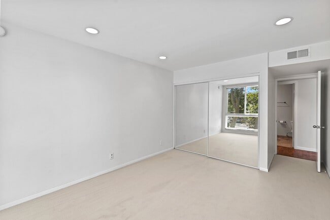 Building Photo - 1340 S Beverly Glen Blvd