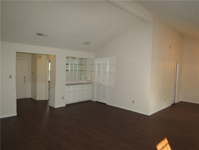 Building Photo - 405 Arrow Head