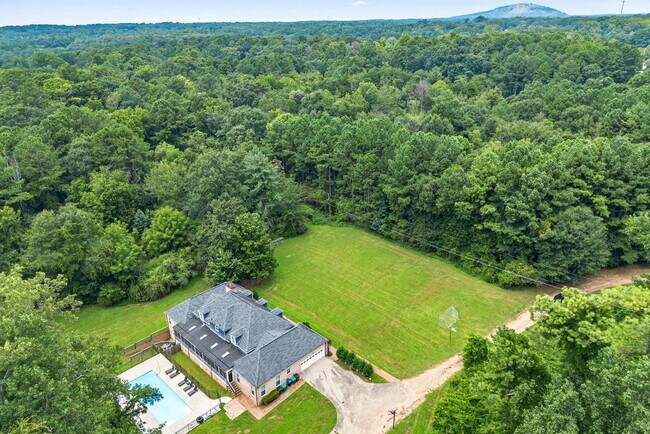 Building Photo - 6043 Giles Rd
