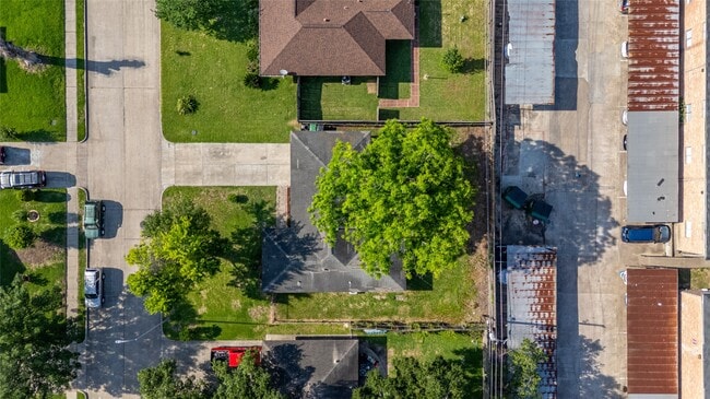 Building Photo - 9109 Lugary Dr