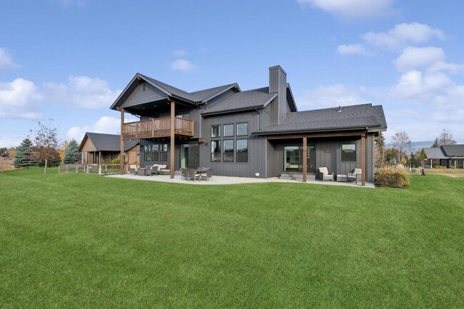 Primary Photo - Whitefish Home in The Lakes