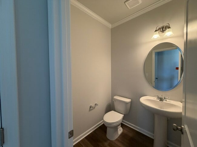 Building Photo - 304