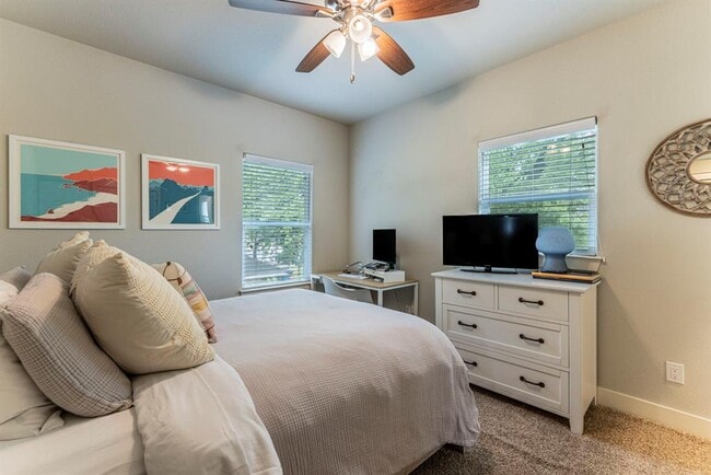 Building Photo - 1700 Singleton Ave