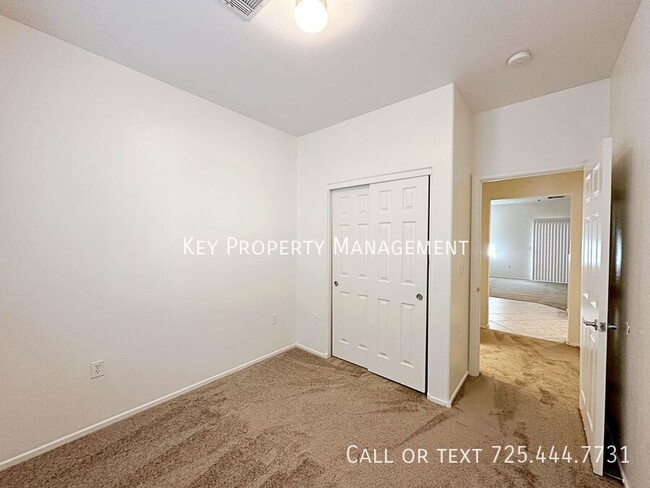 Building Photo - TRI-LEVEL 3 BEDROOM, 2.5 BATH TOWNHOME IN ...