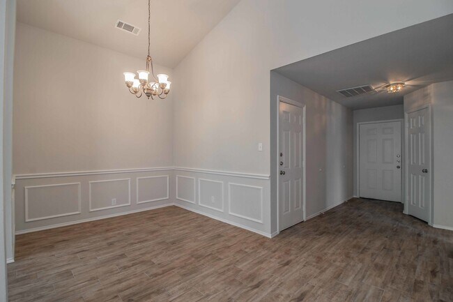 Building Photo - 437 Hillside Dr