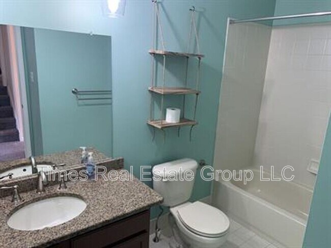 Building Photo - 436 W 5th Ave