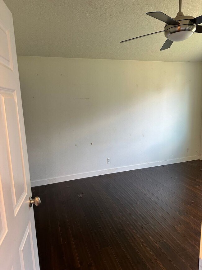 Building Photo - 3-bedroom 2 bath House