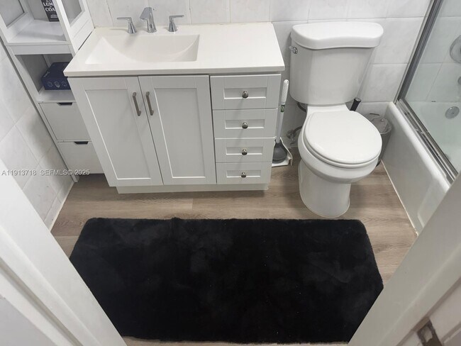 Building Photo - 1045 10th St