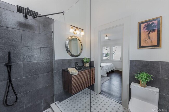 Building Photo - 12 Risley Pl