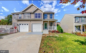 Building Photo - 4 Maya Way