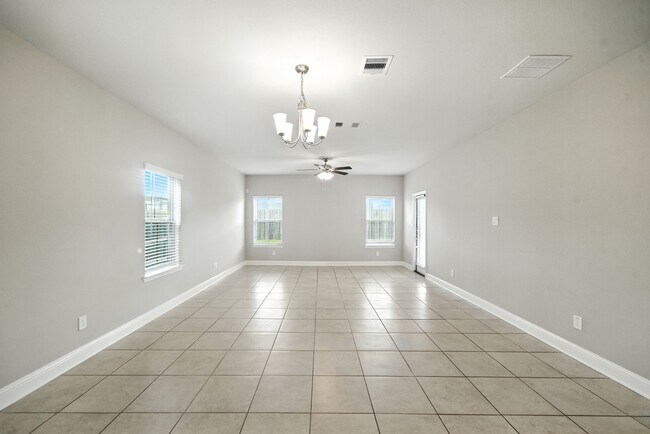 Building Photo - 32943 Turning Springs Dr