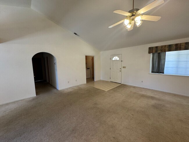 Building Photo - 167 Via Mission Dr