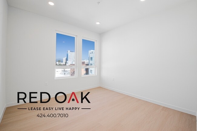 Building Photo - 856 S Gramercy Dr