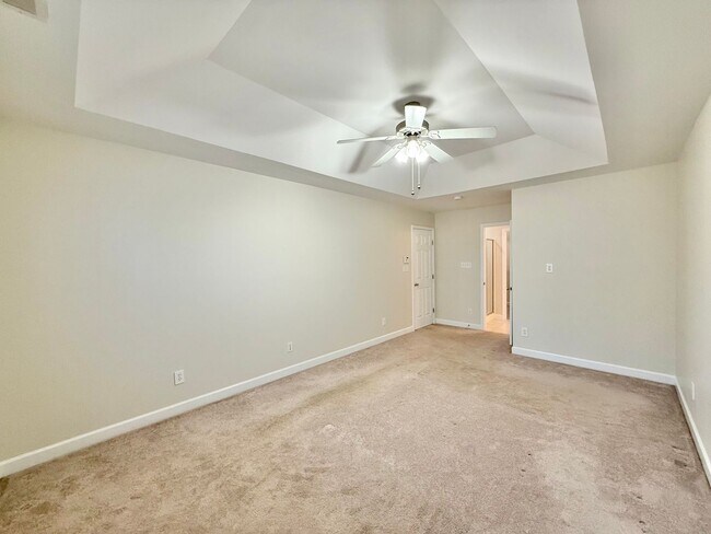 Building Photo - Gorgeous End Unit 3BD, 2.5BA Raleigh Townhome in a Prime Location Near Triangle Town Center, Poyn...
