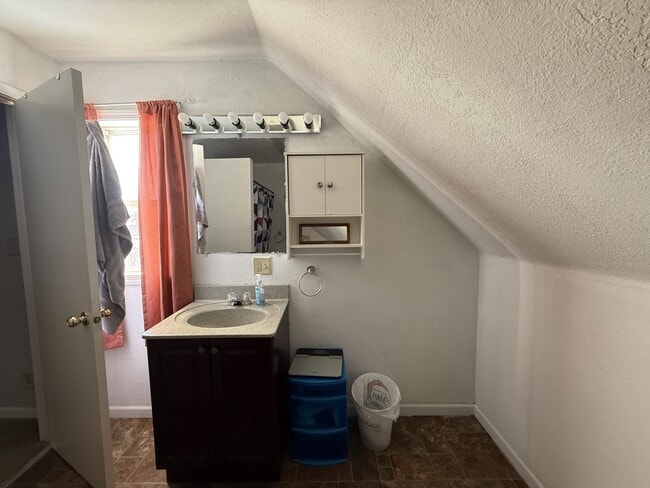 Building Photo - 304 2nd St SW