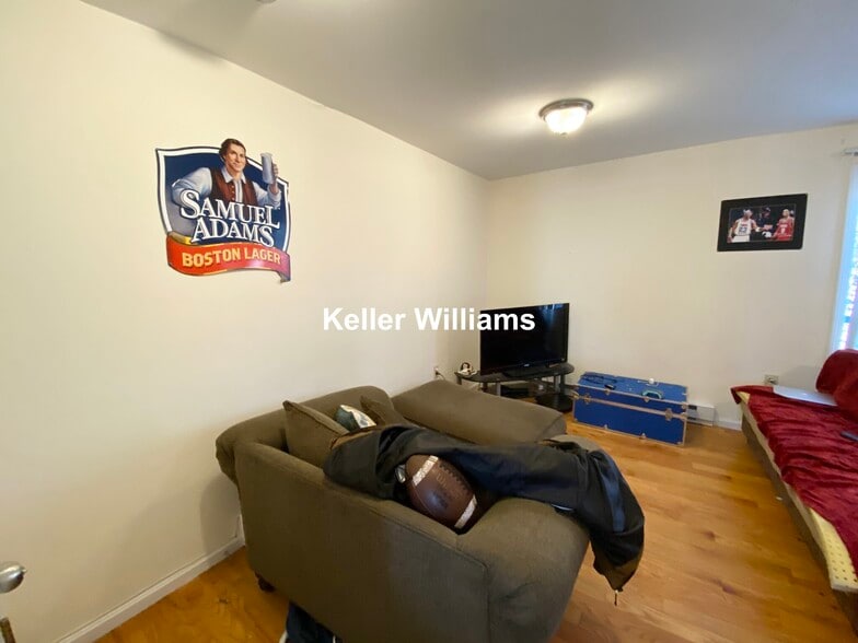 Building Photo - 41 Lawn St