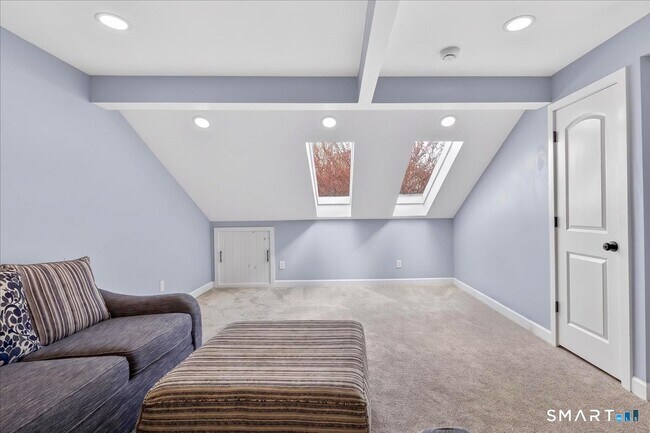 Building Photo - 675 Townsend Ave