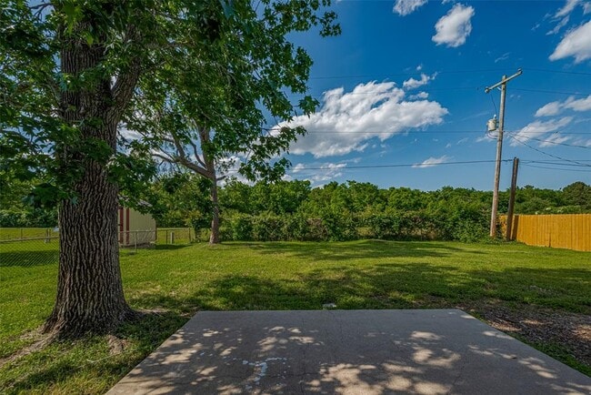 Building Photo - 7926 Jonquil Dr