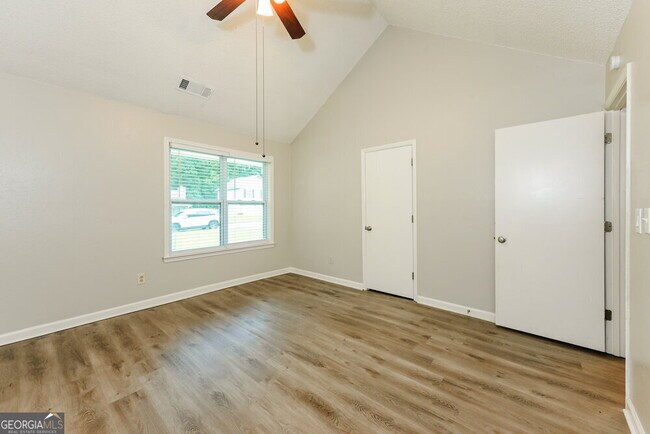 Building Photo - 1612 Picadilly Ct NE