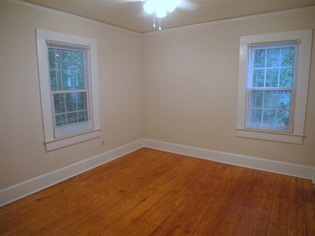 Building Photo - 1429 Milton St