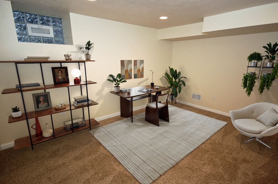 Basement den with large closet - 5827 Pierce St