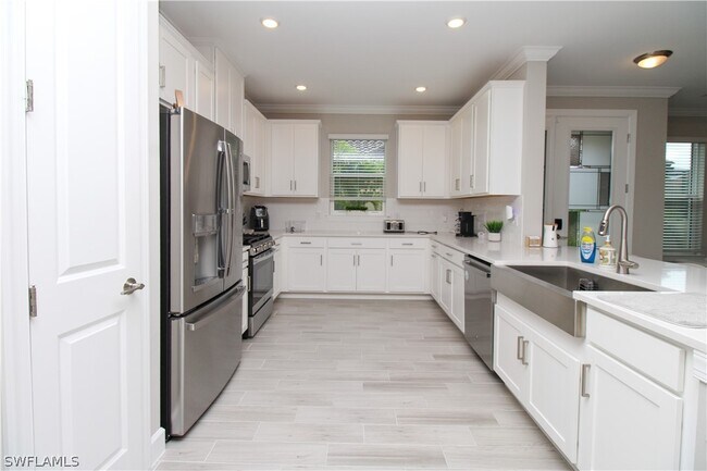 Building Photo - 15565 Vittorio St