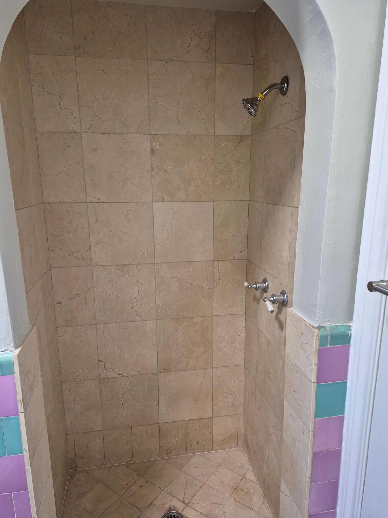 Shower - 861 N Alexandria Ave