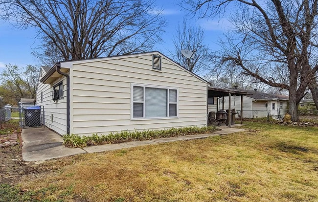 Building Photo - 1533 SW 23rd Park