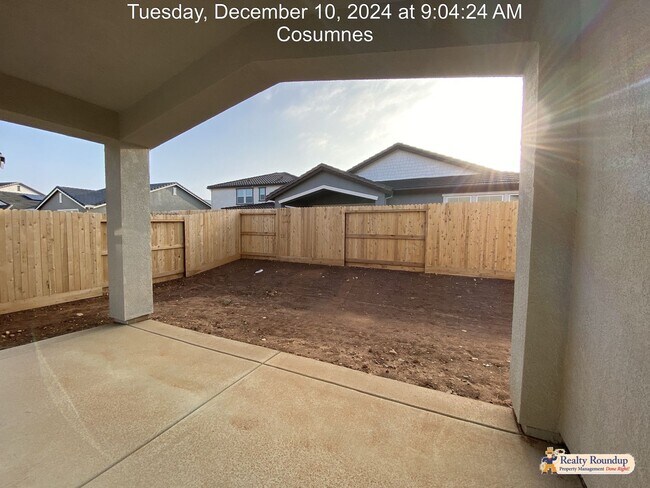 Building Photo - 4197 Crossroads Wy