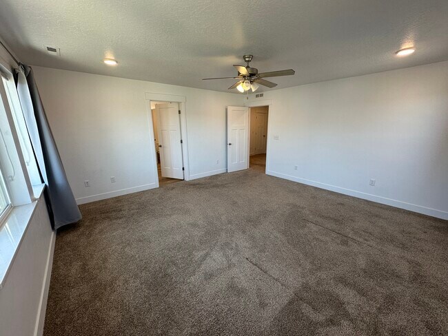 Building Photo - 3306 Eagle Mountain Town Home