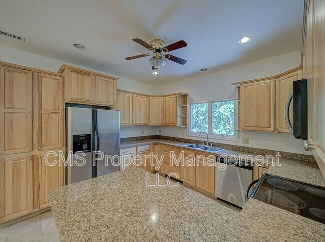 Building Photo - 756 Lakehurst Rd