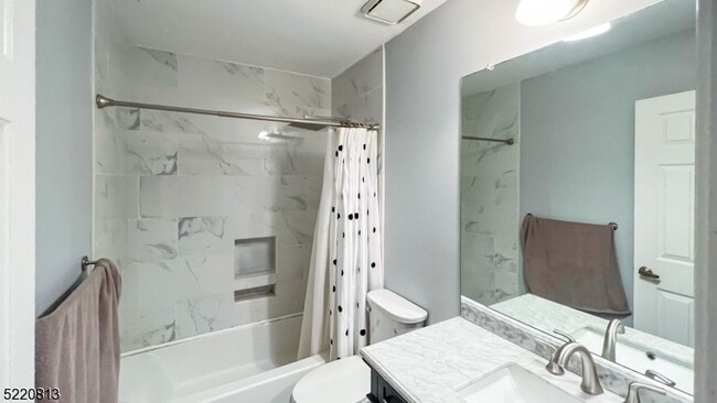 Building Photo - 6 Brookline Ct