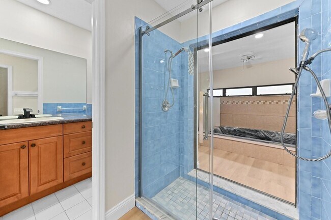 Building Photo - 571 SE Anchor Ln