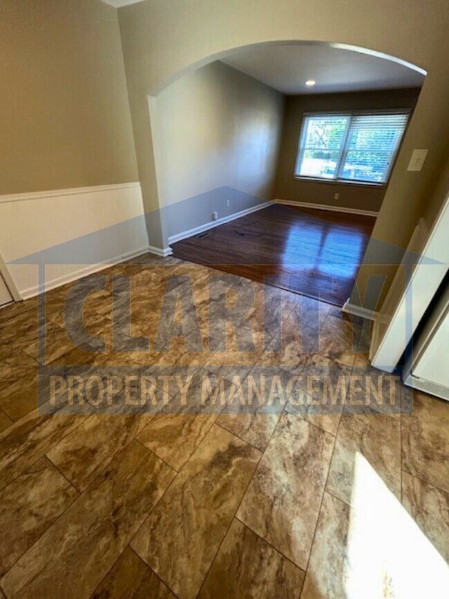 Building Photo - Three bedroom home in Downtown Cleveland!