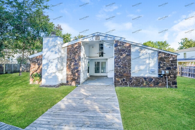 Building Photo - 13808 E 32nd Pl