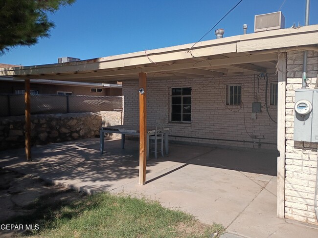 Building Photo - 8108 La Paloma Cir