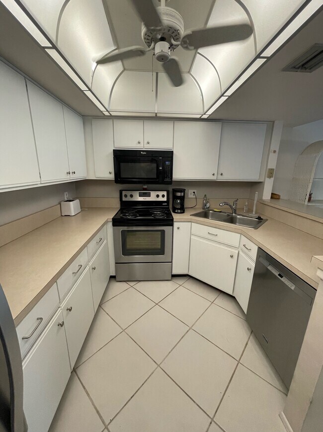 Building Photo - 11674 Pointe Cir