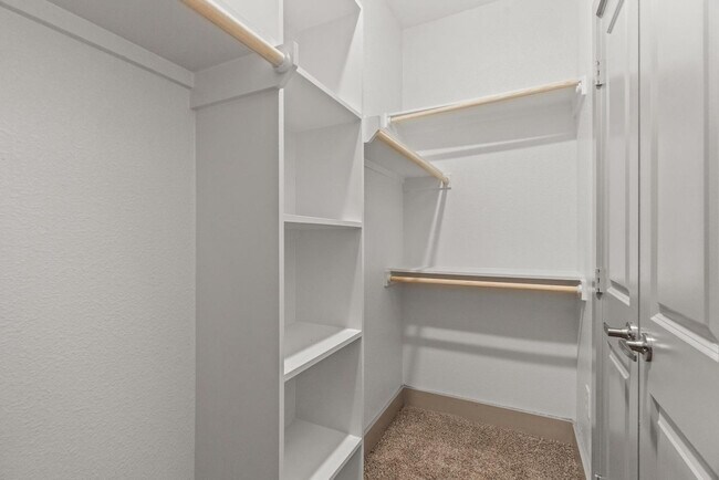 Building Photo - 12100 1/2 Ferrystone Glen Dr