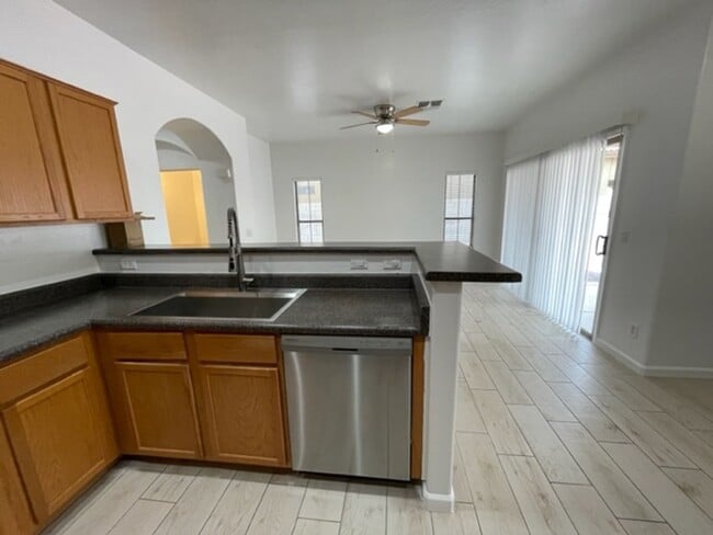 Building Photo - Chandler 3 Bedroom + Den Home | 2.5 Bath | 2-Car Garage | Warner & AZ Ave