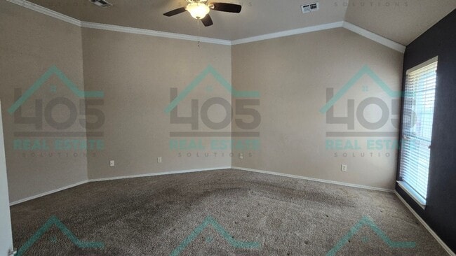 Building Photo - Lovley 4 Bedroom Plus an Office