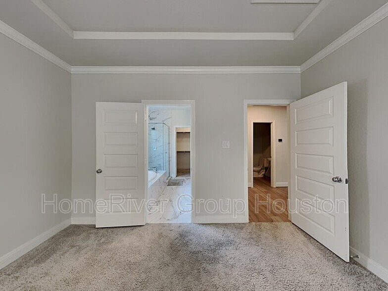 Building Photo - 8926 Emerald Cane Dr