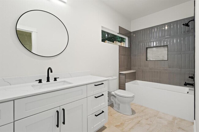 Building Photo - 2309 Montopolis Dr