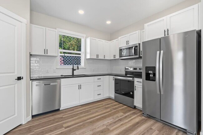 Building Photo - 3716 Custer Dr