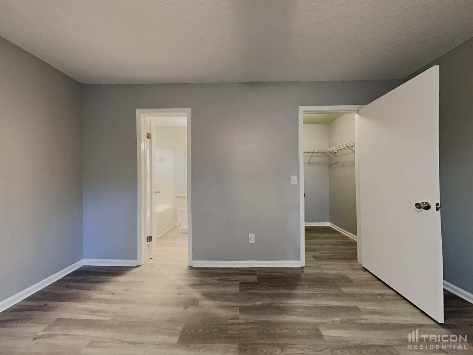 Building Photo - 1707 Ashwood Cir