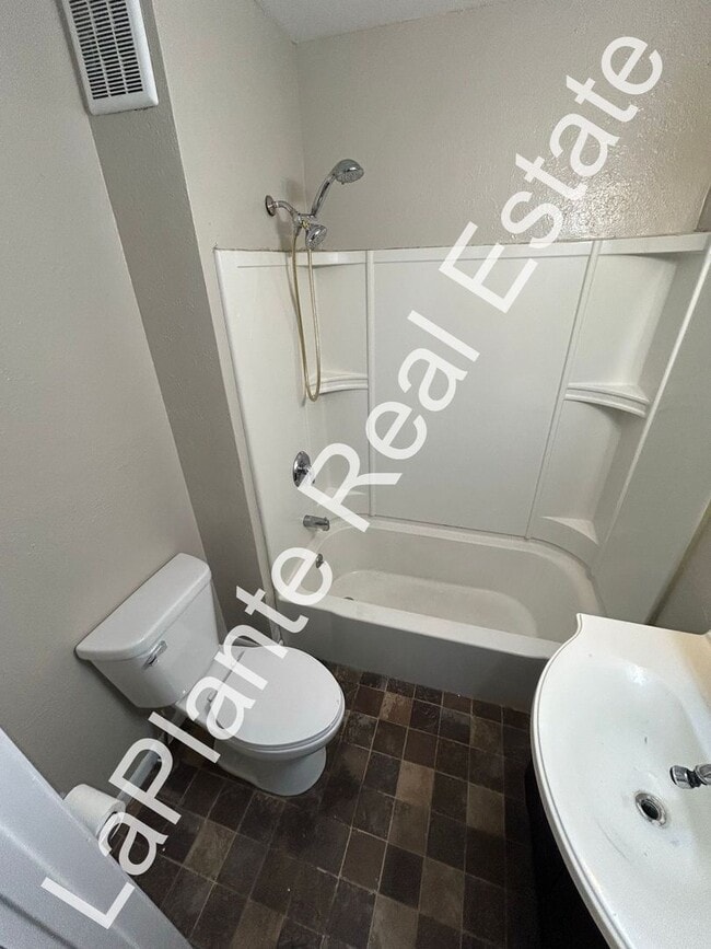 Building Photo - 3510 Wallwerth Dr
