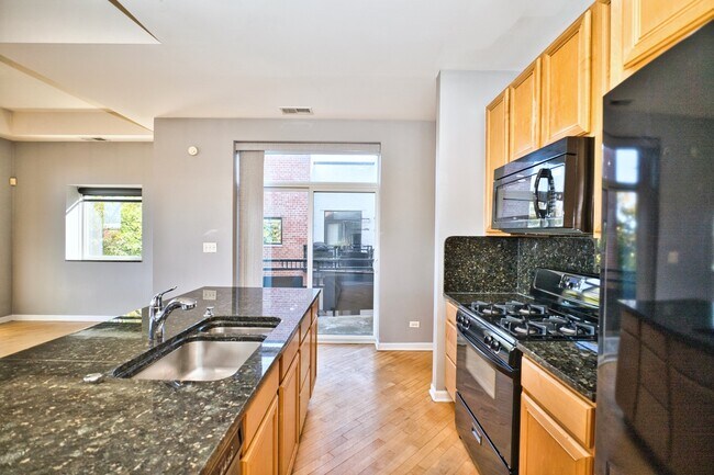 Building Photo - 2317 W Wolfram St