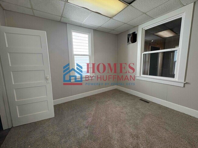 Building Photo - Two Bedroom House | Move In Ready