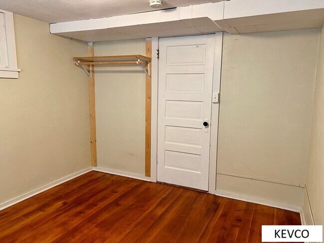 Building Photo - 601 Smith St