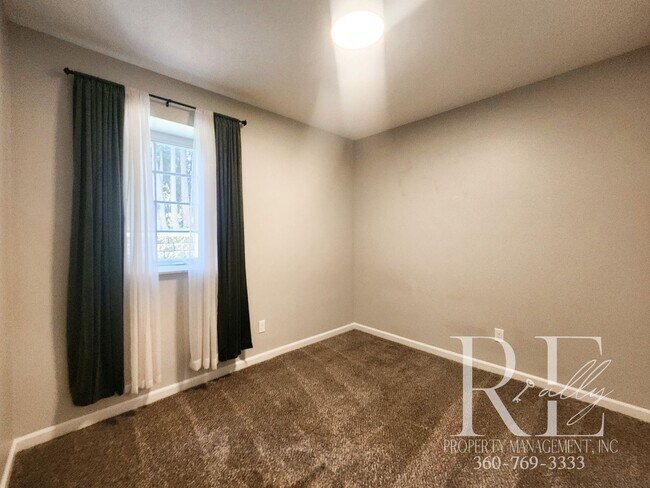 Building Photo - Quality Remodeled 2-Bed in Prime Location