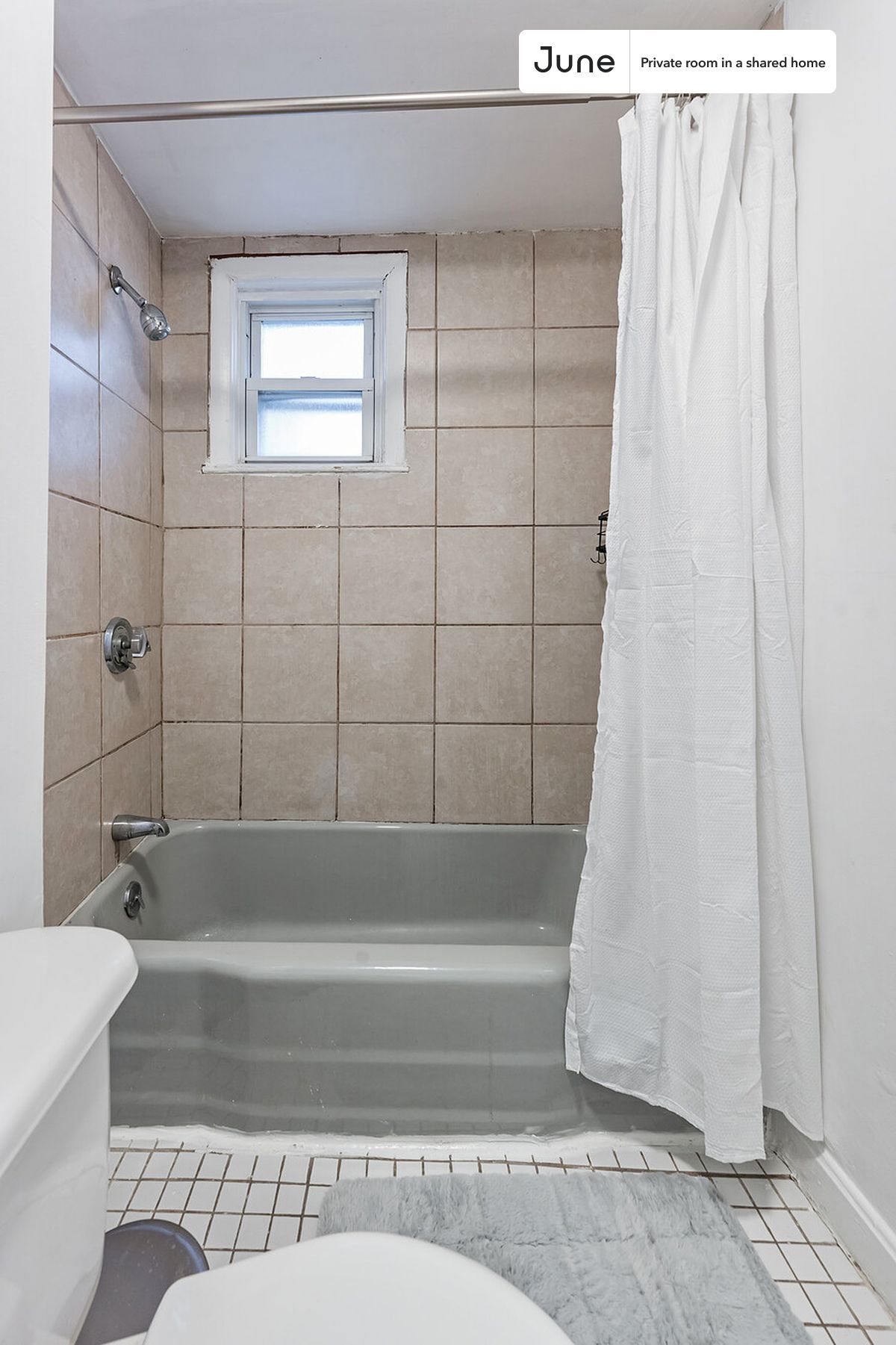 Building Photo - Private bedroom in 3 bed/1 bath Home